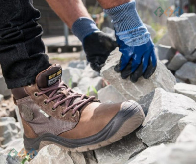 Làm thế nào để chọn đúng giày bảo hộ lao động cho công việc của mình phù hợp.