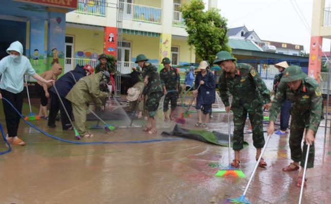 mũ cối, mũ bảo hộ, dọn dẹp nhà cửa